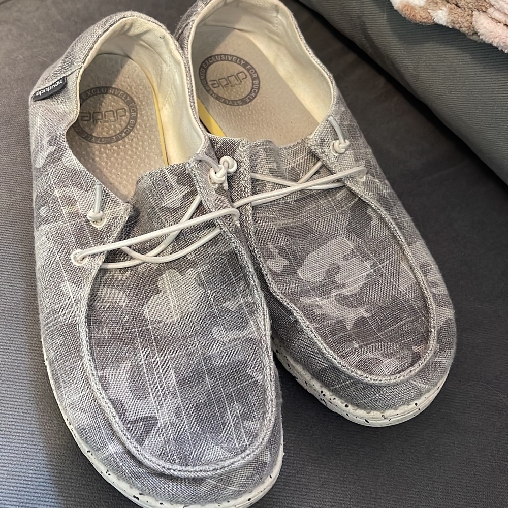 Women’s Hey Dudes size 8